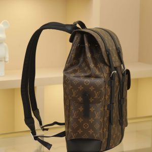 Alternative view of The compact backpack reinterprets the rugged, unpretentious spirit of a hiking pack in Monogram canvas. Its distinctive design seamlessly transitions between work and leisure, embodying a premium lifestyle. 41 x 47 x 13 cm (L x H x W)